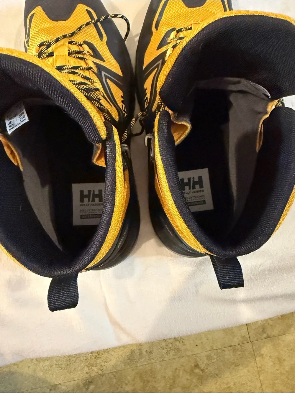 Helly Hansen Cascade - Discontinued Color - Men’s Size 11